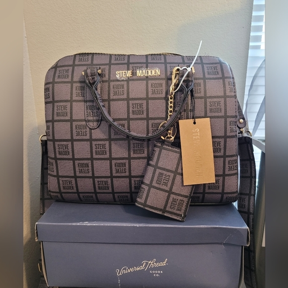 Steve Madden Handbags - Steve Madden Black Speedy Crossbody